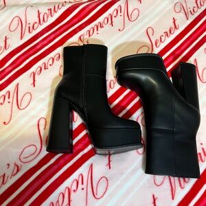 Black Faux Leather Mega Platform Block Heel Ankle Boots Size 7.5
